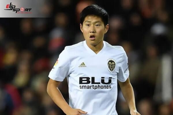 Lee Kang-In là một cầu thủ bóng đá người Hàn Quốc, hiện đang chơi cho đội Valencia ở Tây Ban Nha, với tài năng và kỹ thuật điêu luyện, anh đã góp phần quan trọng vào thành công của đội bóng.