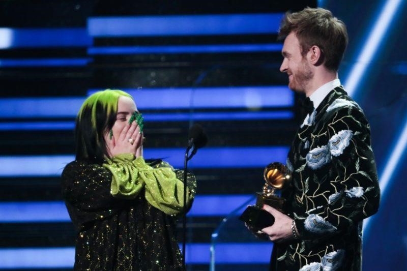 Billie và anh trai Finneas cùng lên nhận giải và phát biểu tại lễ trao giải Grammy.