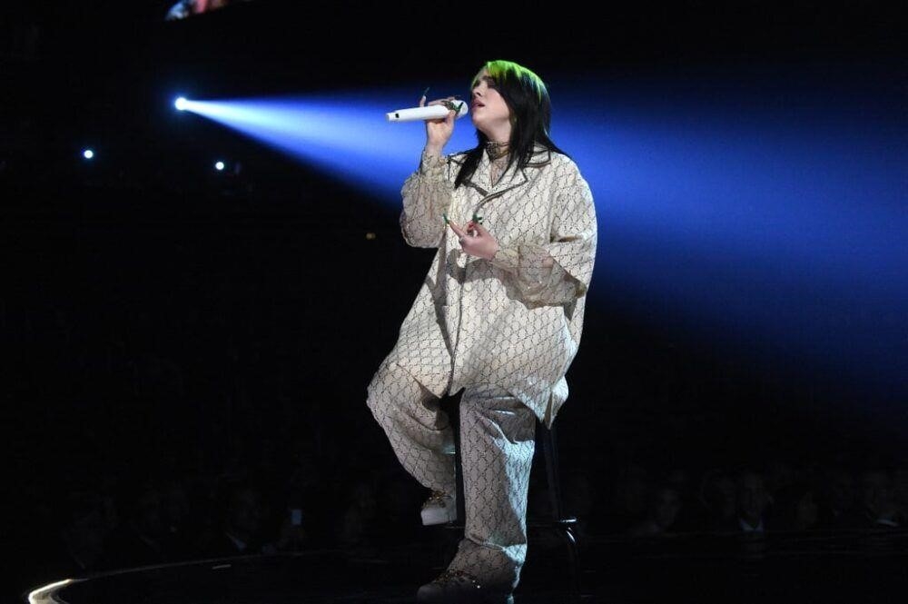 Billie biểu diễn trên sân khấu Grammy 2020 lần đầu tiên.
