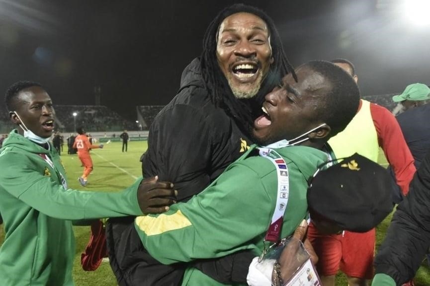 Đội tuyển Cameroon giành quyền tham dự World Cup 2022 thông qua một bàn thắng ở phút 120+4 trên sân của Algeria trong trận đấu lượt về vòng loại khu vực châu Phi.