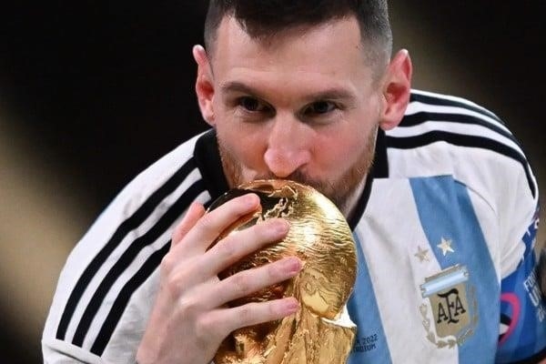 Messi vô địch World Cup 2022 là một giấc mơ trở thành sự thật cho ngôi sao bóng đá Argentina, là một thành tích vĩ đại trong sự nghiệp của anh và là niềm tự hào của cả quốc gia.