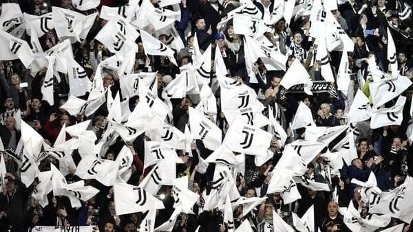 Juventus là một trong những câu lạc bộ bóng đá hàng đầu thế giới, có hơn 115,2 triệu người theo dõi trên khắp thế giới. Câu lạc bộ này đã giành được nhiều danh hiệu và có đội hình xuất sắc, thu hút sự quan tâm của hàng triệu người hâm mộ.