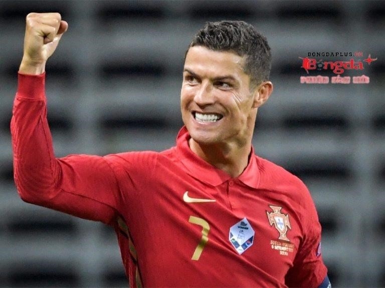 Cristiano Ronaldo, ngôi sao bóng đá hàng đầu thế giới thứ ba