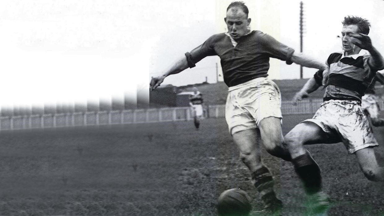Jimmy Jones ghi được 647 bàn thắng trong 614 trận đấu từ năm 1946 đến năm 1965.