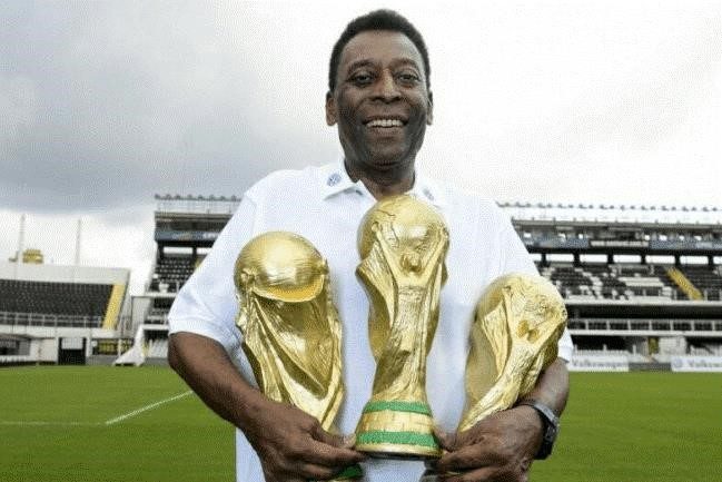 Pele là cầu thủ duy nhất trong lịch sử ghi ba bàn thắng liên tiếp trong trận chung kết World Cup.