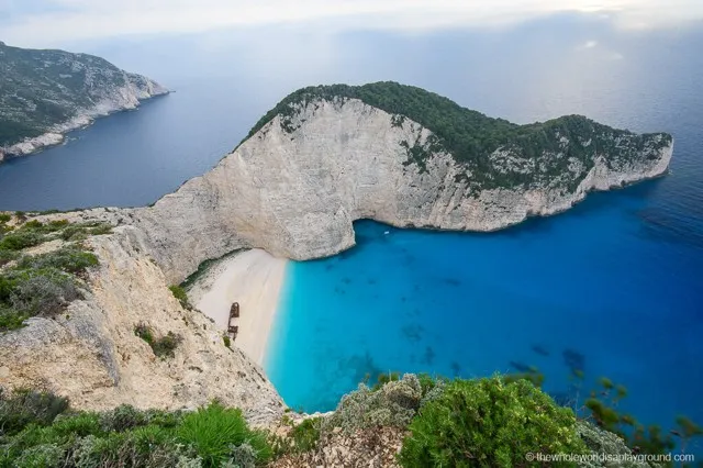 Bãi biển Navagio ở Địa Trung Hải