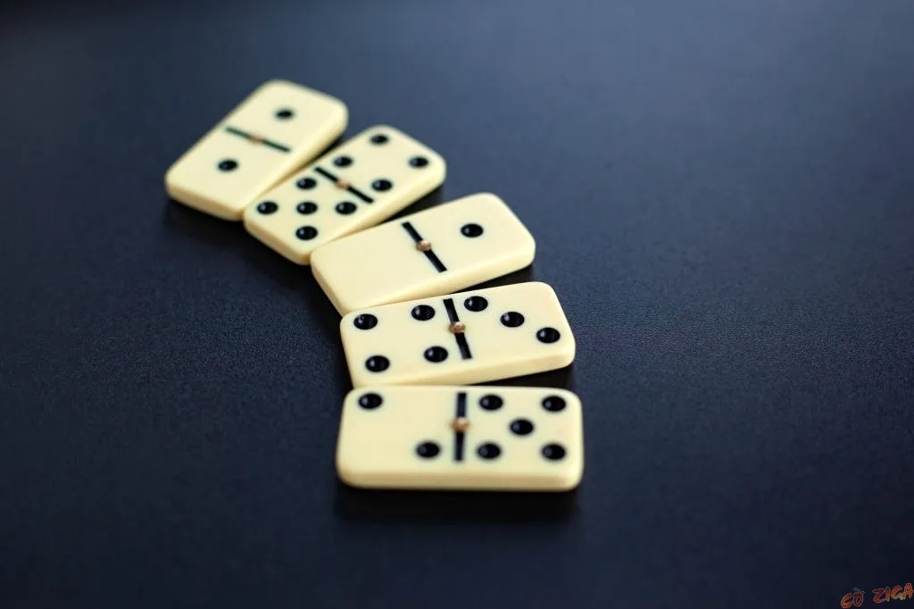 Quân cờ domino gồm có 2 đầu